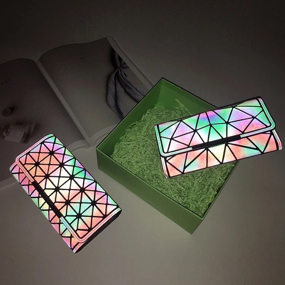 🔥😍 1 PAIR LEFT Light Reflective bag and wallet - Picture 5 of 10